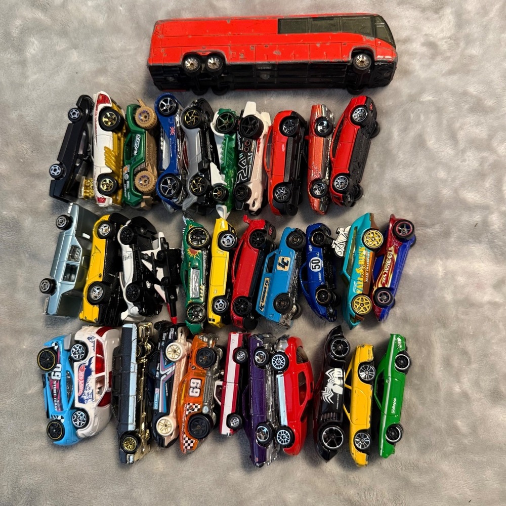Lot of 33 Hot Wheels Die Cast Cars Mixed Vehicles Cars‎ Planes Bus - Picture 9 of 10